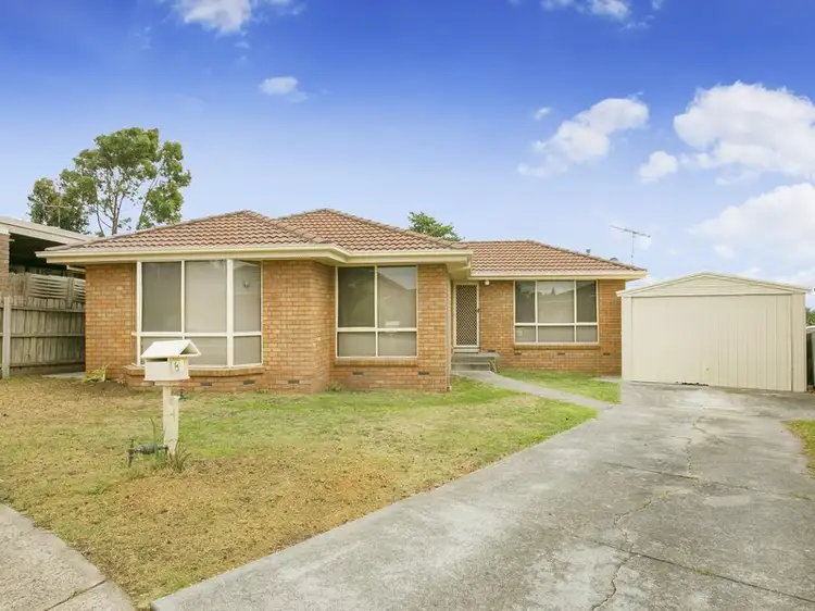 8 Fernshaw Gardens, Hallam VIC 3803