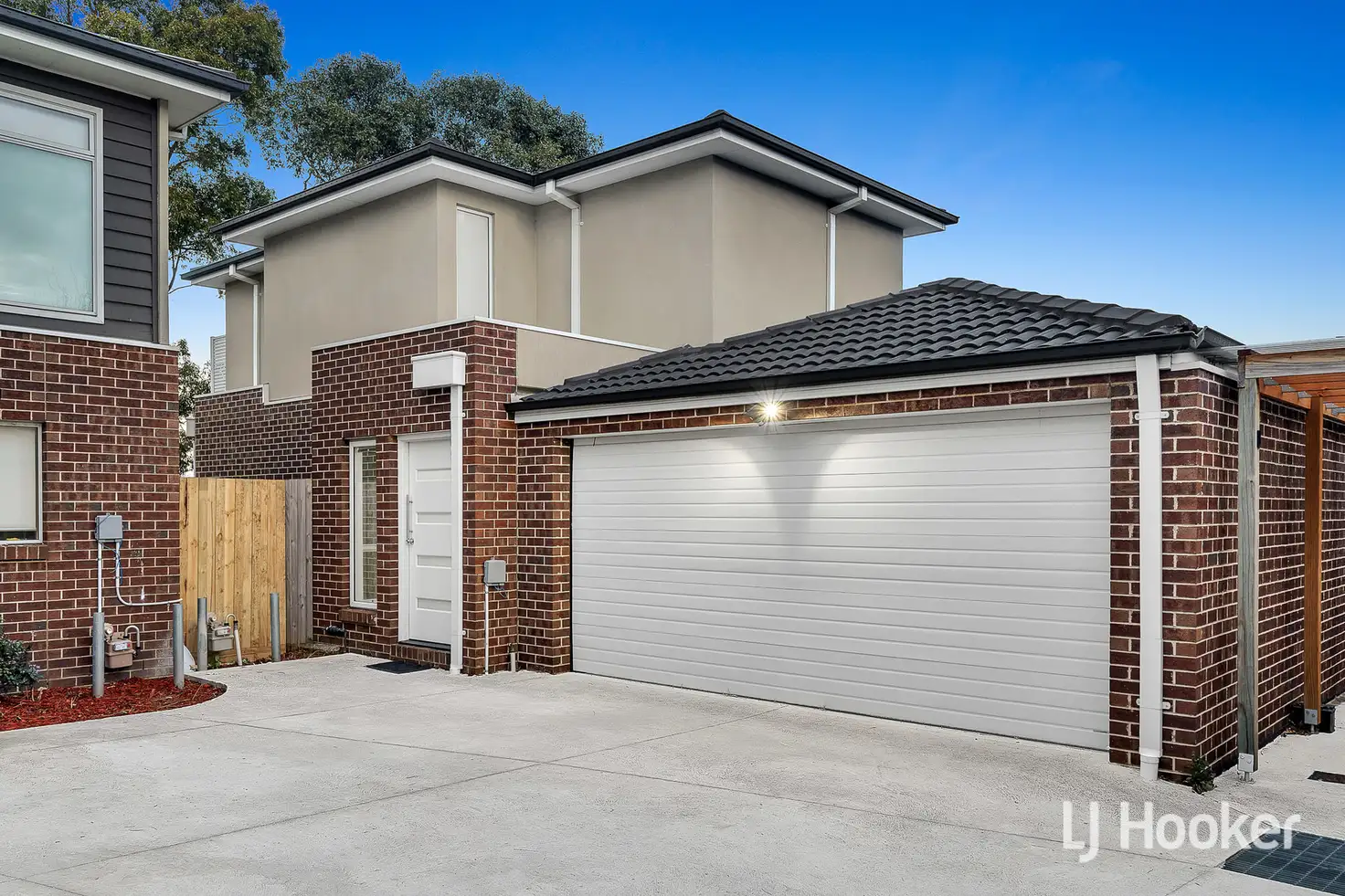 Main view of Homely townhouse listing, 2/8 Edinborough Street, Hallam VIC 3803