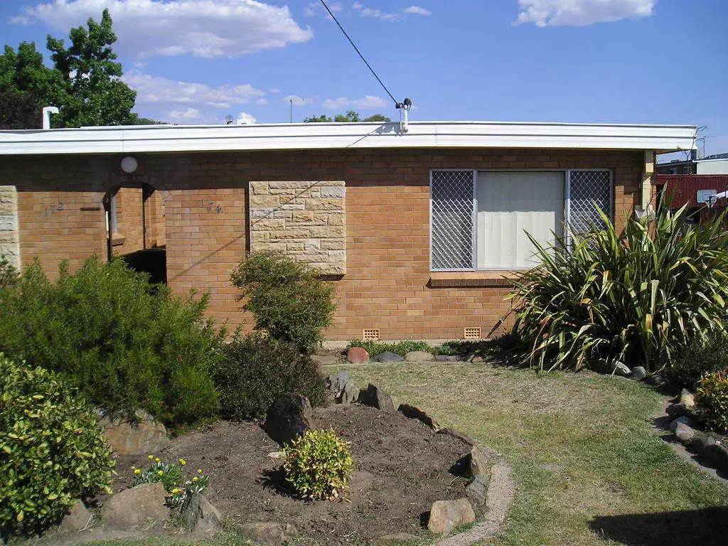Main view of Homely unit listing, 2/172 Stewart Street, Bathurst NSW 2795