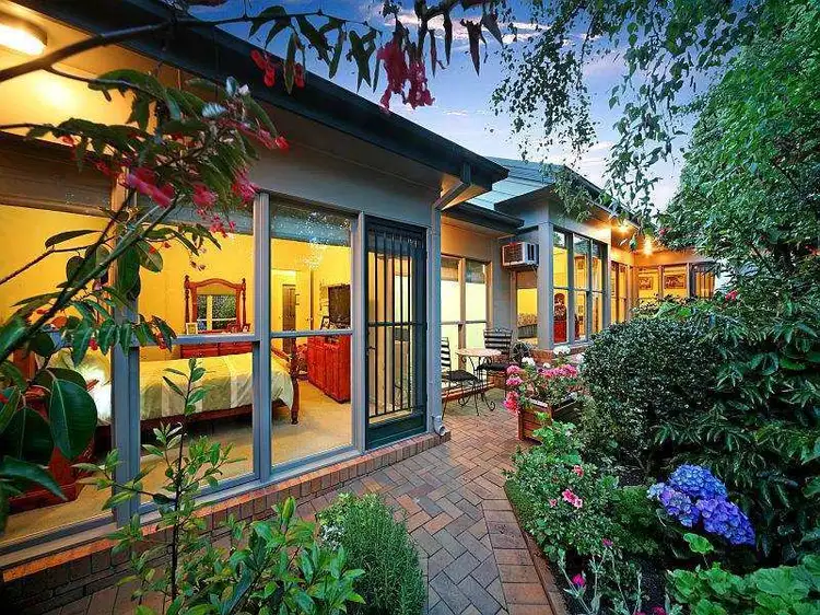 8A Kooyong Road, Armadale VIC 3143