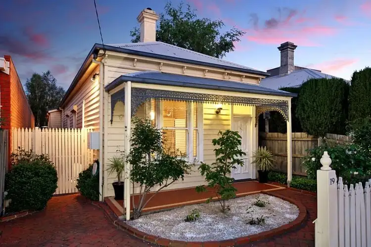 19 Railway Avenue, Armadale VIC 3143