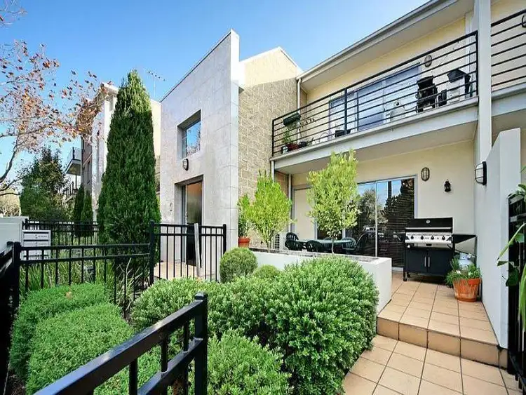 2/24 Valentine Grove, Armadale VIC 3143