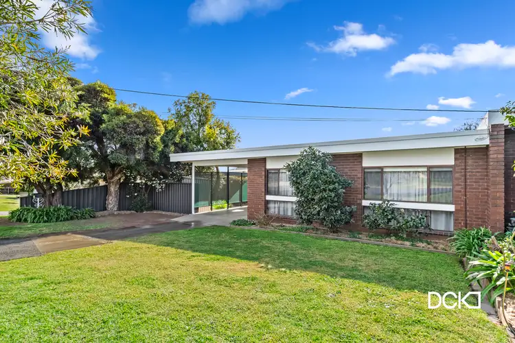 Main view of Homely unit listing, 2/37 Race Street, Flora Hill VIC 3550