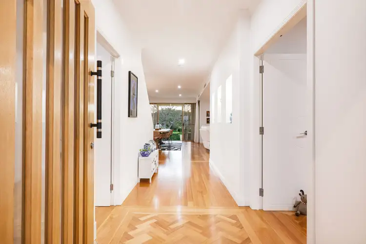 5111 Ross Street, Benowa QLD 4217