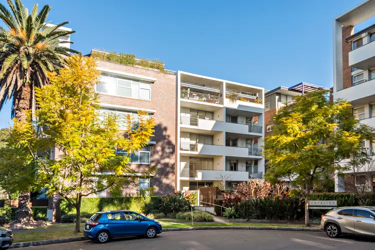 33/2-4 Sturt Place