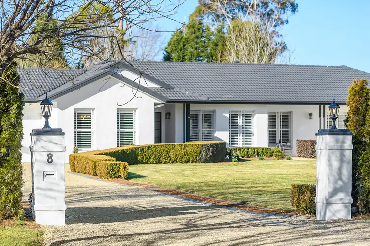 8 Stratford Way, Burradoo NSW 2576