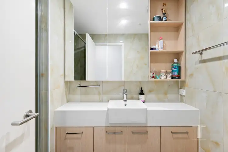 Fifth view of Homely unit listing, 204/70-74 Carl Street, Woolloongabba QLD 4102