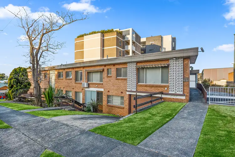 8/25 Loftus Street