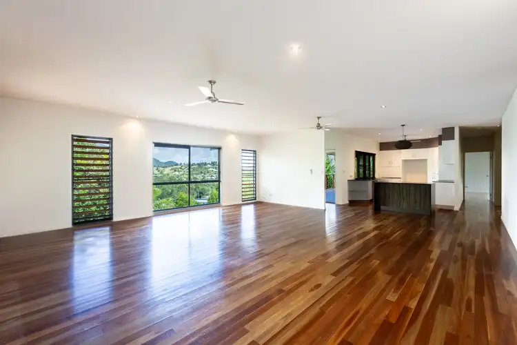 10 Raddle Court, Cannonvale QLD 4802