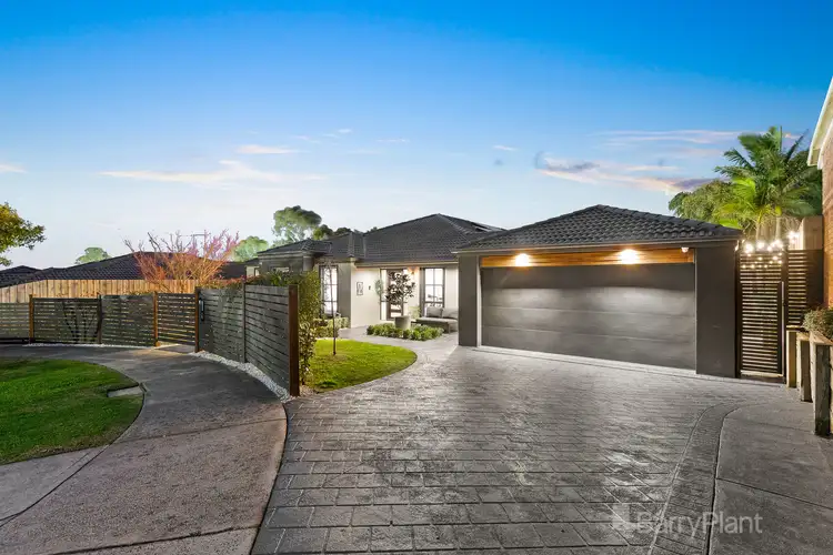 24 Jacqueline Place, Pakenham VIC 3810