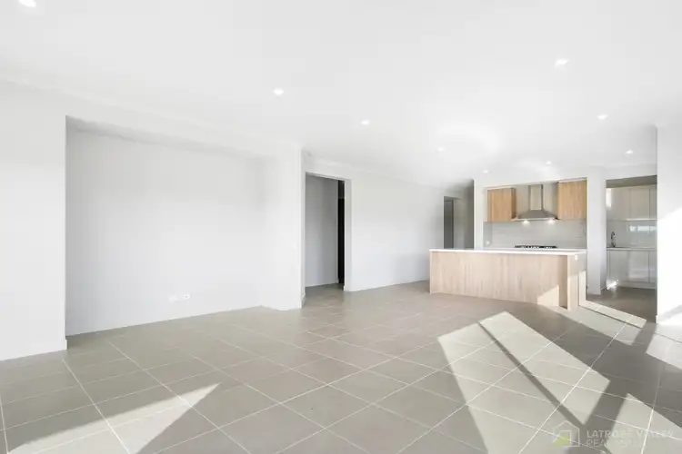 Fifth view of Homely house listing, 19 Chatswood Close, Glengarry VIC 3854