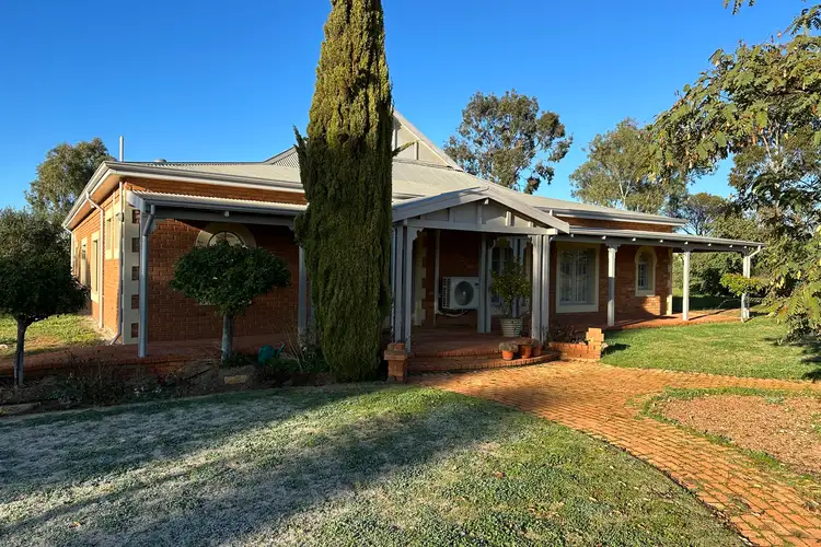 9 Knight Street, York WA 6302