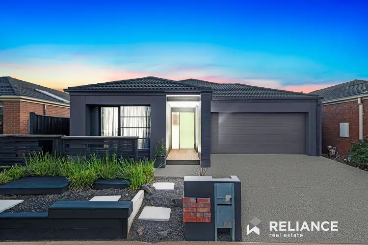 24 Loon Drive, Williams Landing VIC 3027