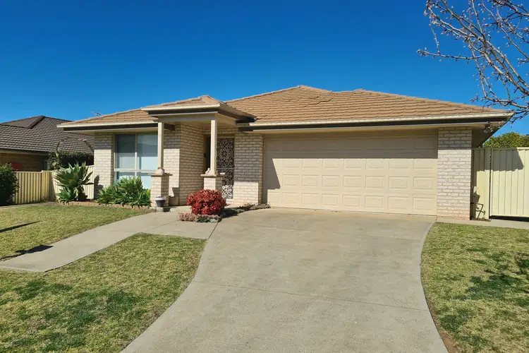 16 Falcon Drive, Tamworth NSW 2340