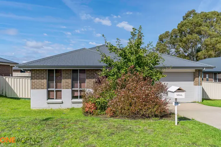 33 Molloy Drive, Orange NSW 2800