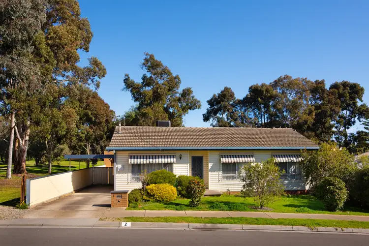 2 Peel Street, Quarry Hill VIC 3550