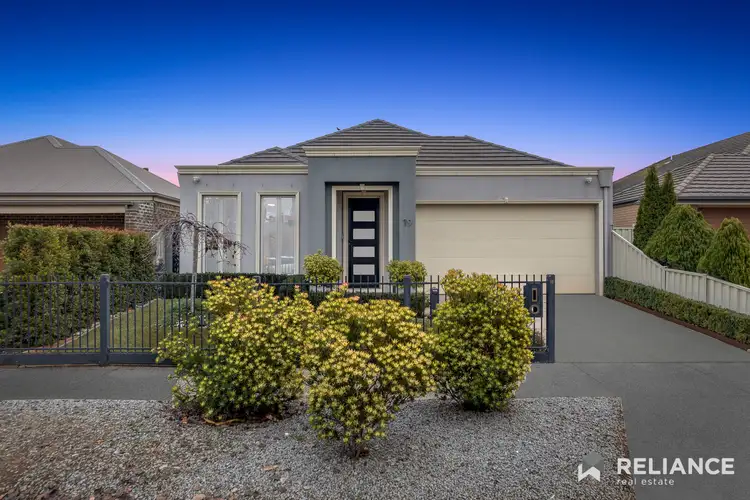 19 Glenmaggie Chase, Caroline Springs VIC 3023