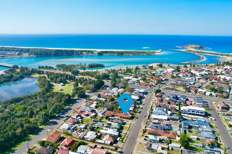 Main view of Homely villa listing, 1/98 Pur Pur Avenue, Lake Illawarra NSW 2528