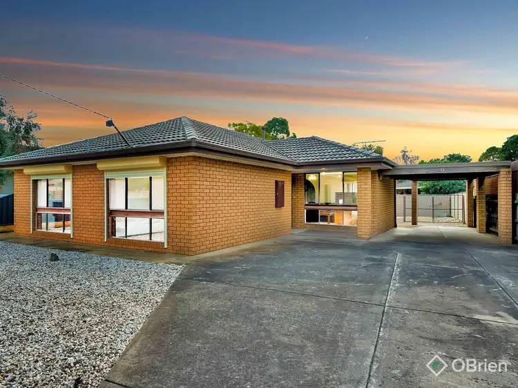 13 Ravenslea Crescent, Deer Park VIC 3023