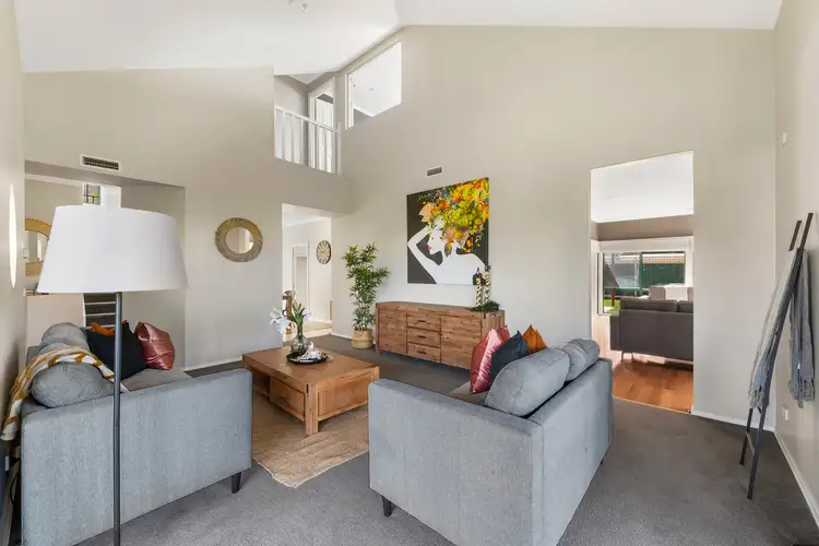 2 Palmerston Crescent, Taylors Lakes VIC 3038