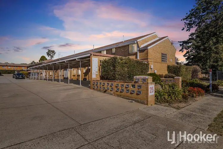 8/25 McQuoid Street