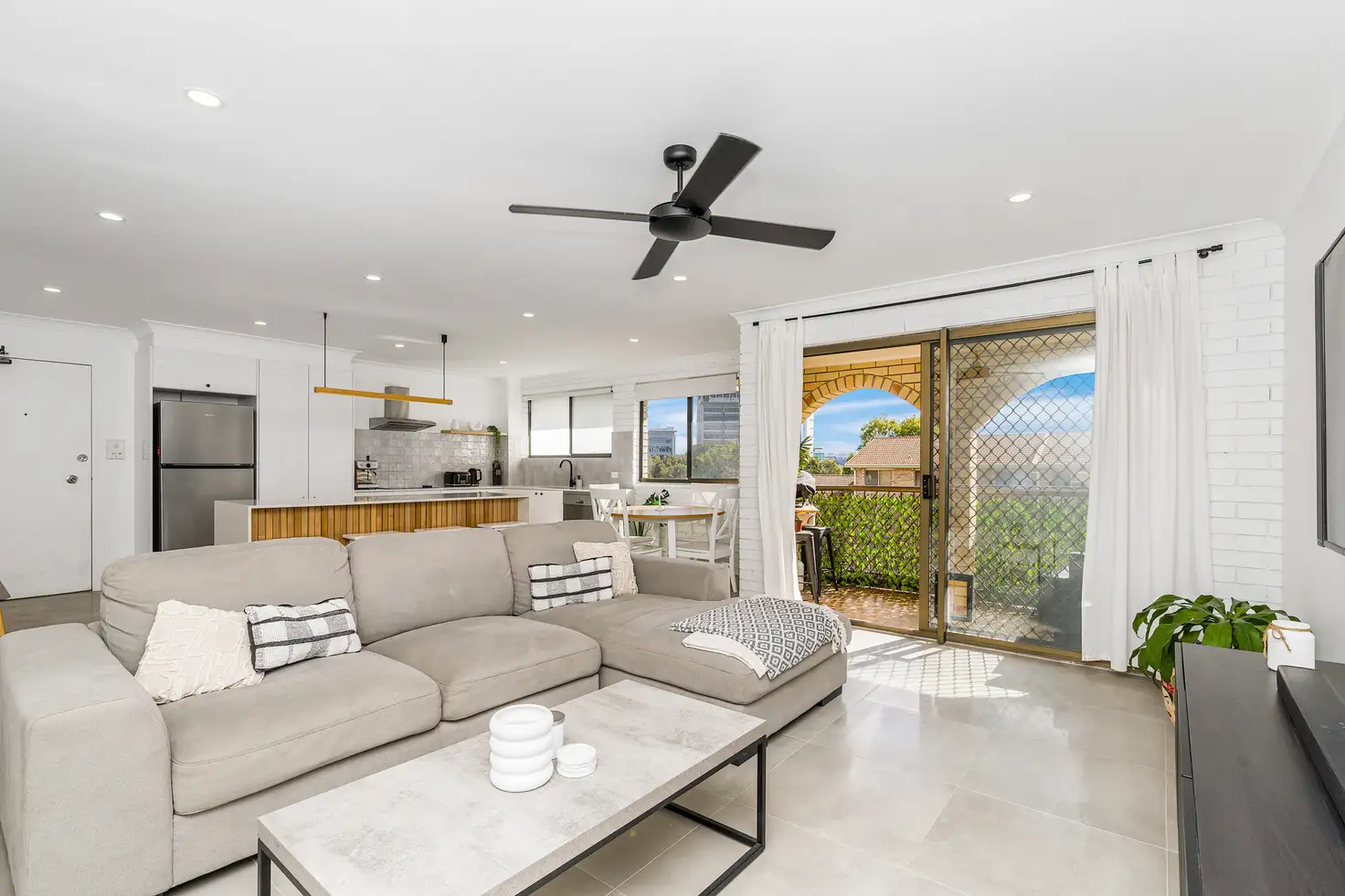 Main view of Homely unit listing, 8/76 Coolangatta Road, Coolangatta QLD 4225