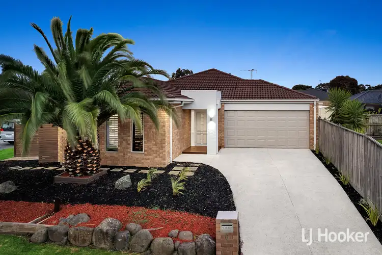 8 Suffolk Court, Cranbourne North VIC 3977