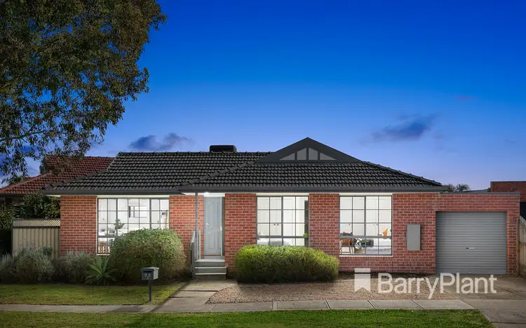 2/92 Woolnough Drive, Mill Park VIC 3082
