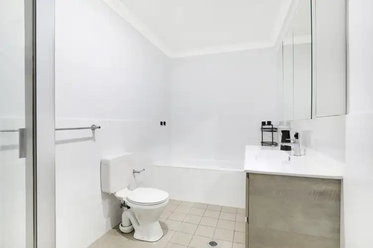 Fourth view of Homely villa listing, 2/444 Northcliffe Drive, Berkeley NSW 2506