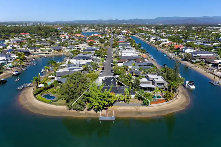 2 Platypus Avenue, Sorrento QLD 4217