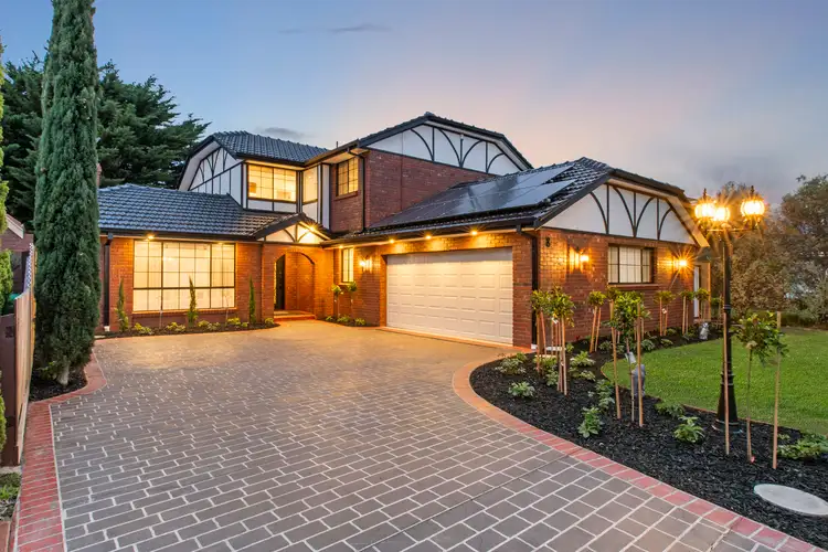 8 Reed Crescent, Taylors Lakes VIC 3038