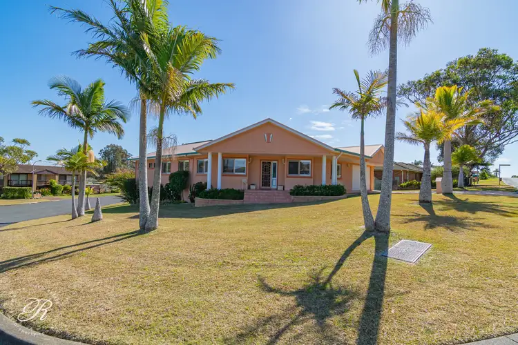 2 Gannet Crescent, Old Bar NSW 2430