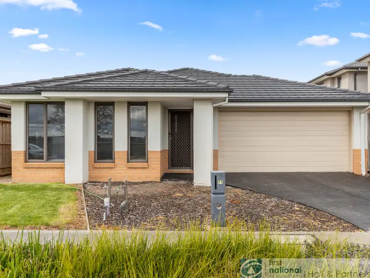 77 Caversham Drive, Pakenham VIC 3810
