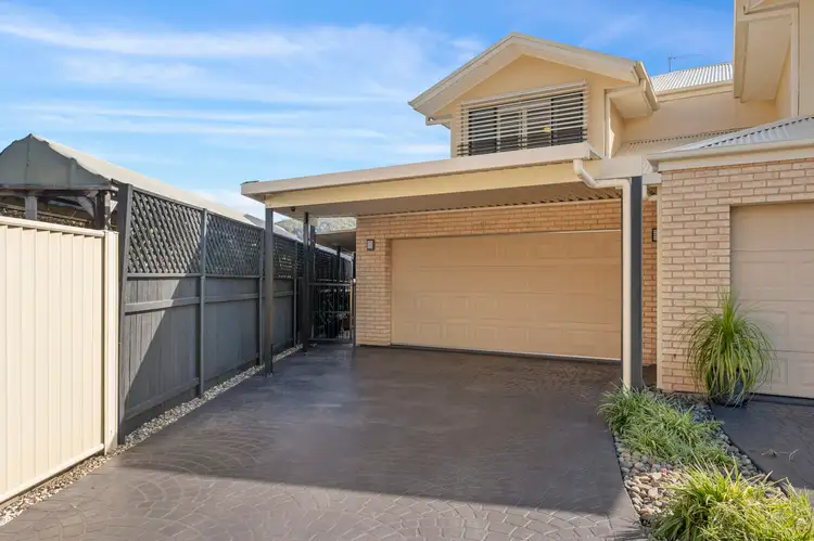 3 Leander Close