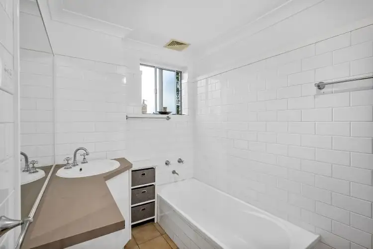 Fifth view of Homely unit listing, 2/581 Sandgate Road, Clayfield QLD 4011