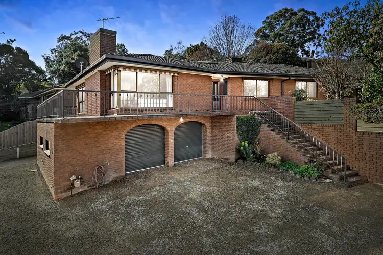 2 Meadowlark Lane, Mooroolbark VIC 3138