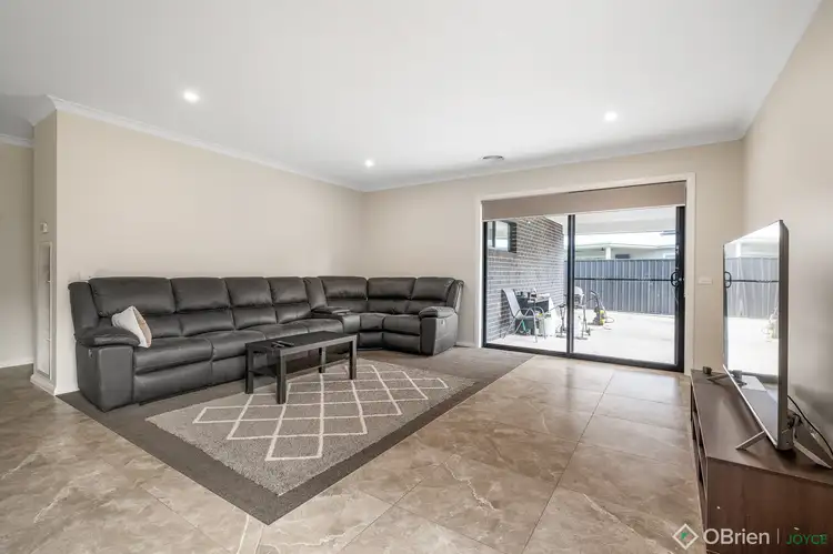 Fifth view of Homely house listing, 8 Mccardel Court, Wangaratta VIC 3677