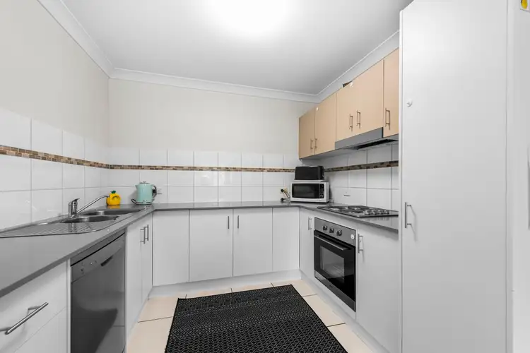 1/303 Bridge Street