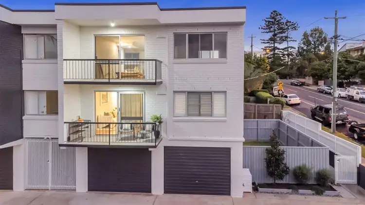 2/8 Cardross Street, Yeerongpilly QLD 4105