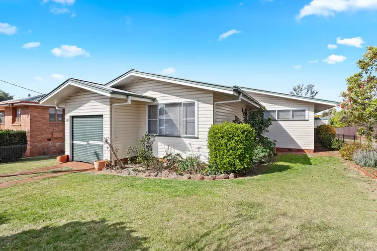 10 Schloss Street, Centenary Heights QLD 4350
