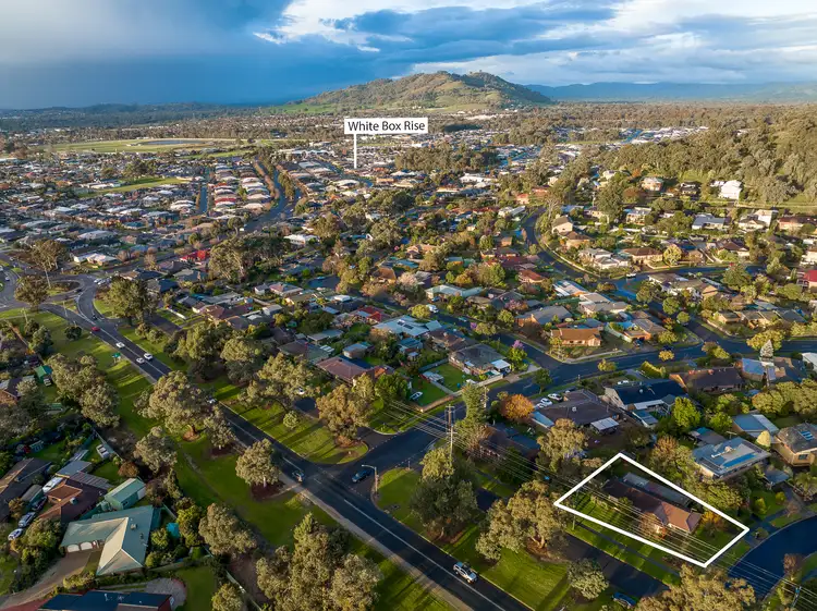 Second view of Homely house listing, 2 Mirabelle Court, Wodonga VIC 3690