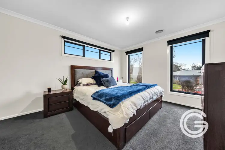 8 Valleyview Grove