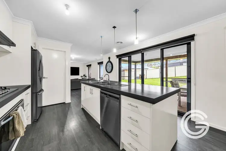 Sixth view of Homely house listing, 8 Valleyview Grove, Drouin VIC 3818