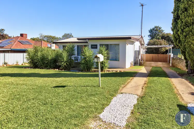 7 Russell Street, Young NSW 2594