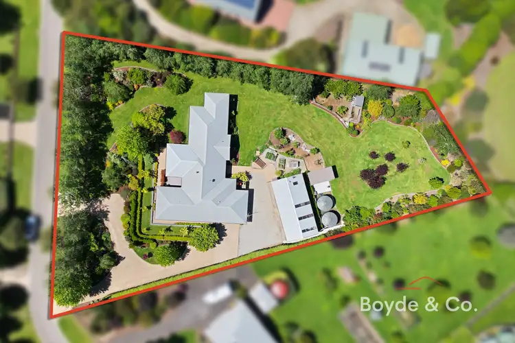 26 Robin Hood Way, Drouin VIC 3818