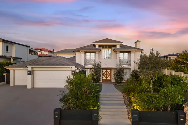 24 Sunset Place, Carindale QLD 4152
