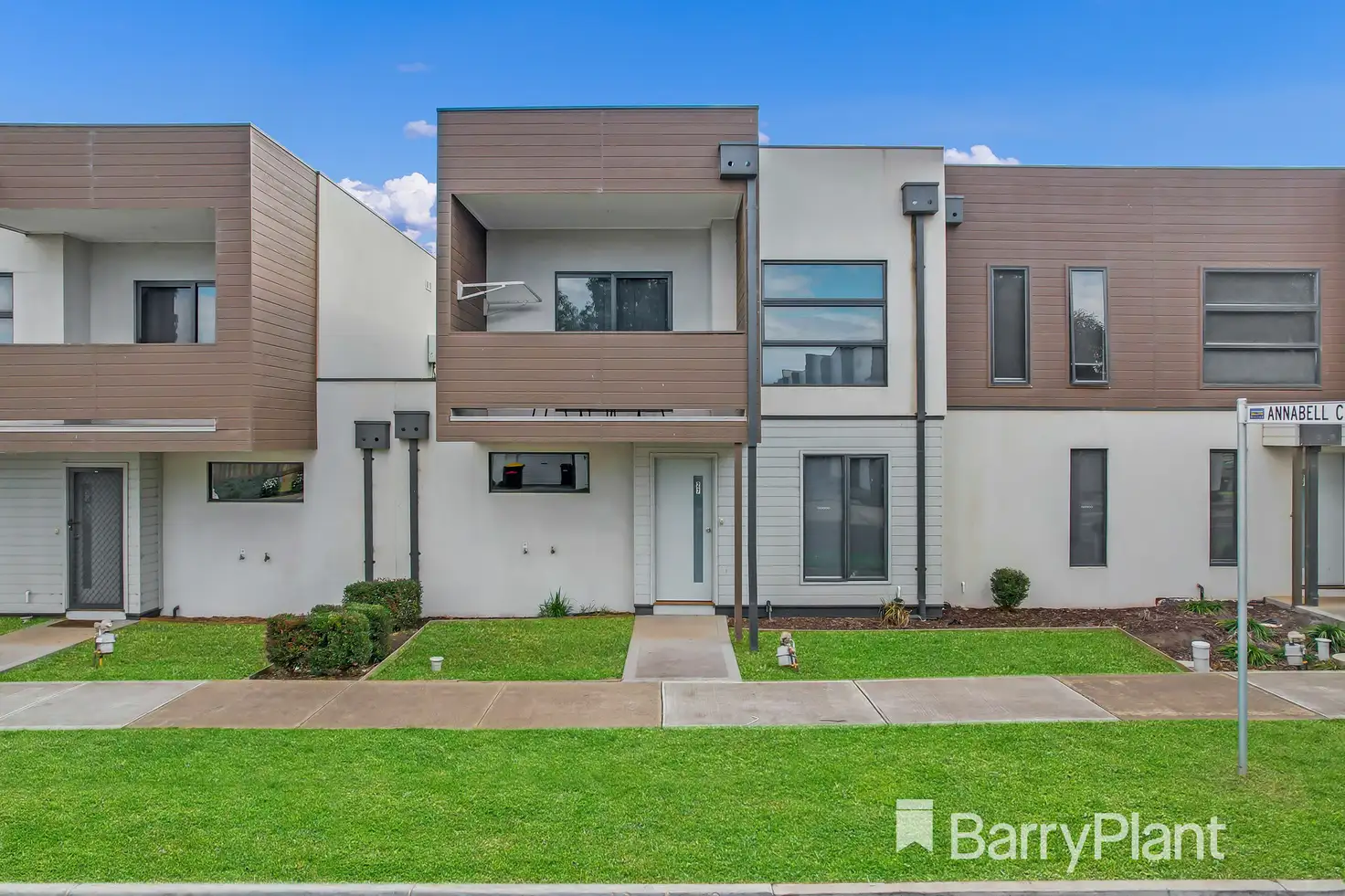 Main view of Homely townhouse listing, 27 Astley Drive, Strathtulloh VIC 3338