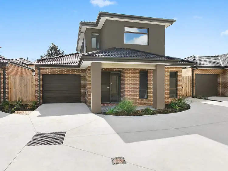 Main view of Homely house listing, 2/39 Aubrey Grove, Boronia VIC 3155