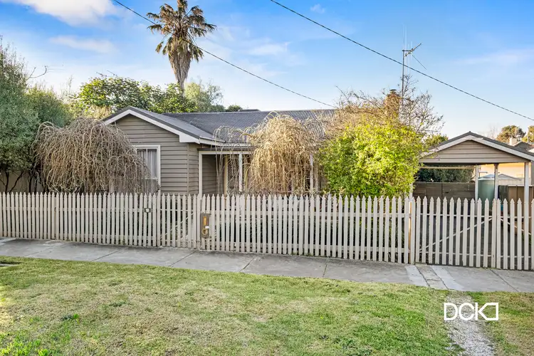 18 Rodney Street, Quarry Hill VIC 3550
