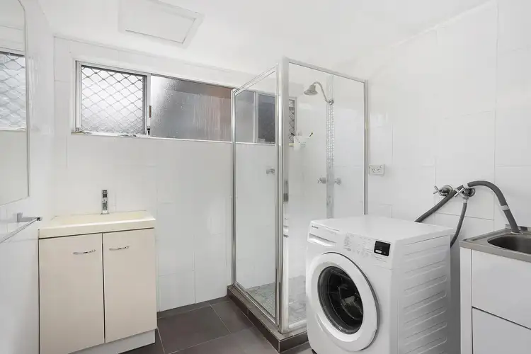 Fourth view of Homely unit listing, 1/100 Kent Street, Rockhampton City QLD 4700